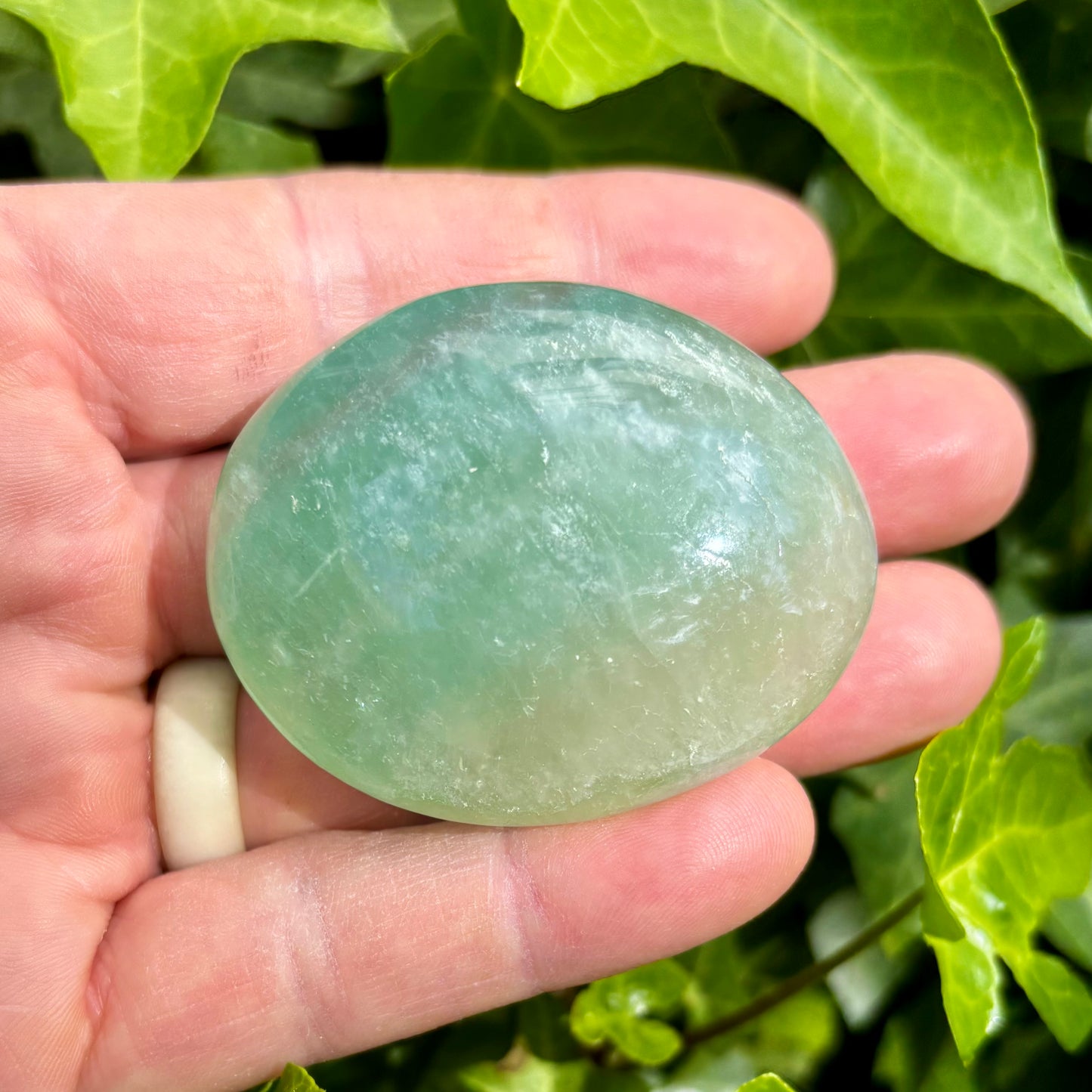 Grøn fluorit palmstone 6 cm Grøn fluorit palmstone 6 cm