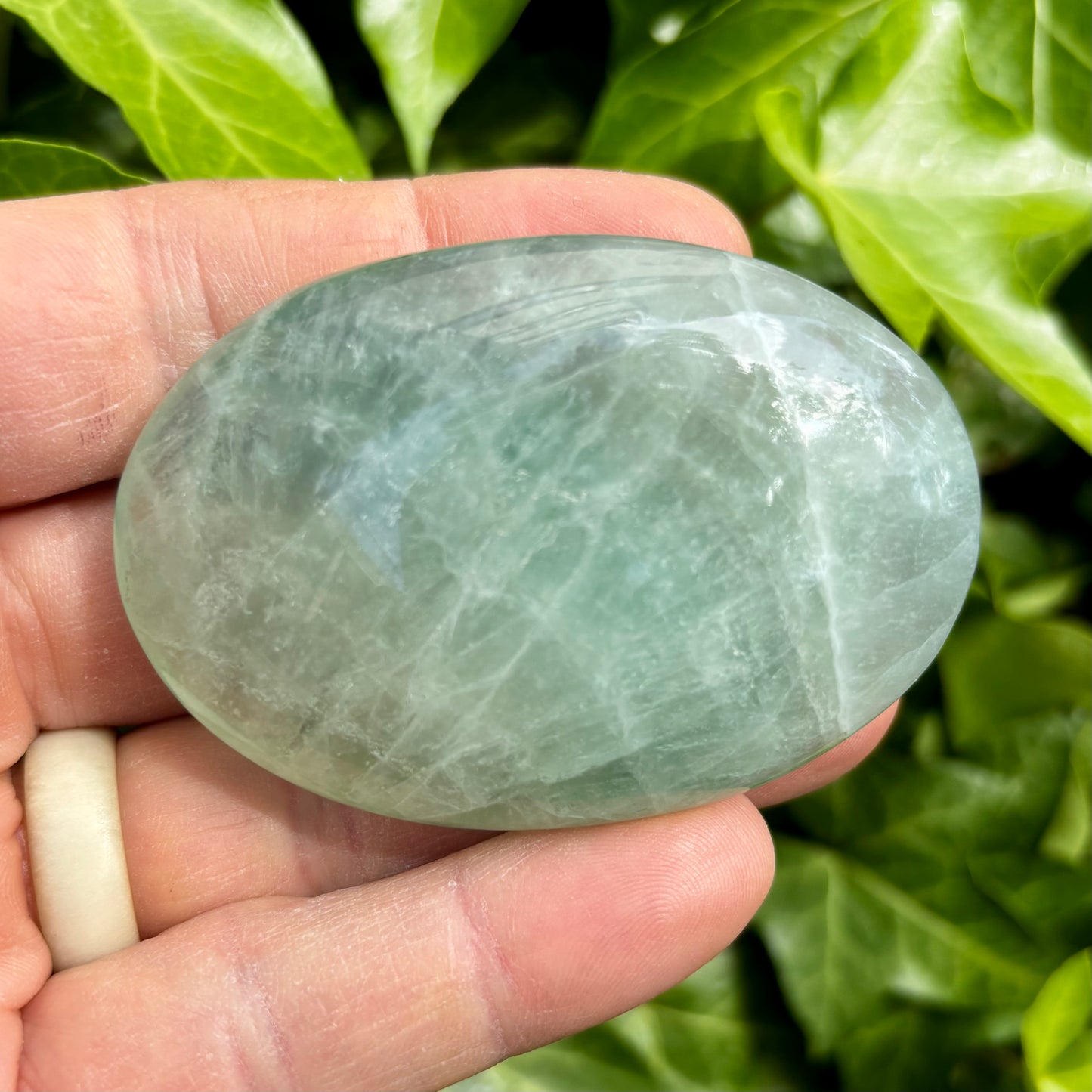 Grøn fluorit palmstone 7 cm Grøn fluorit palmstone 7 cm