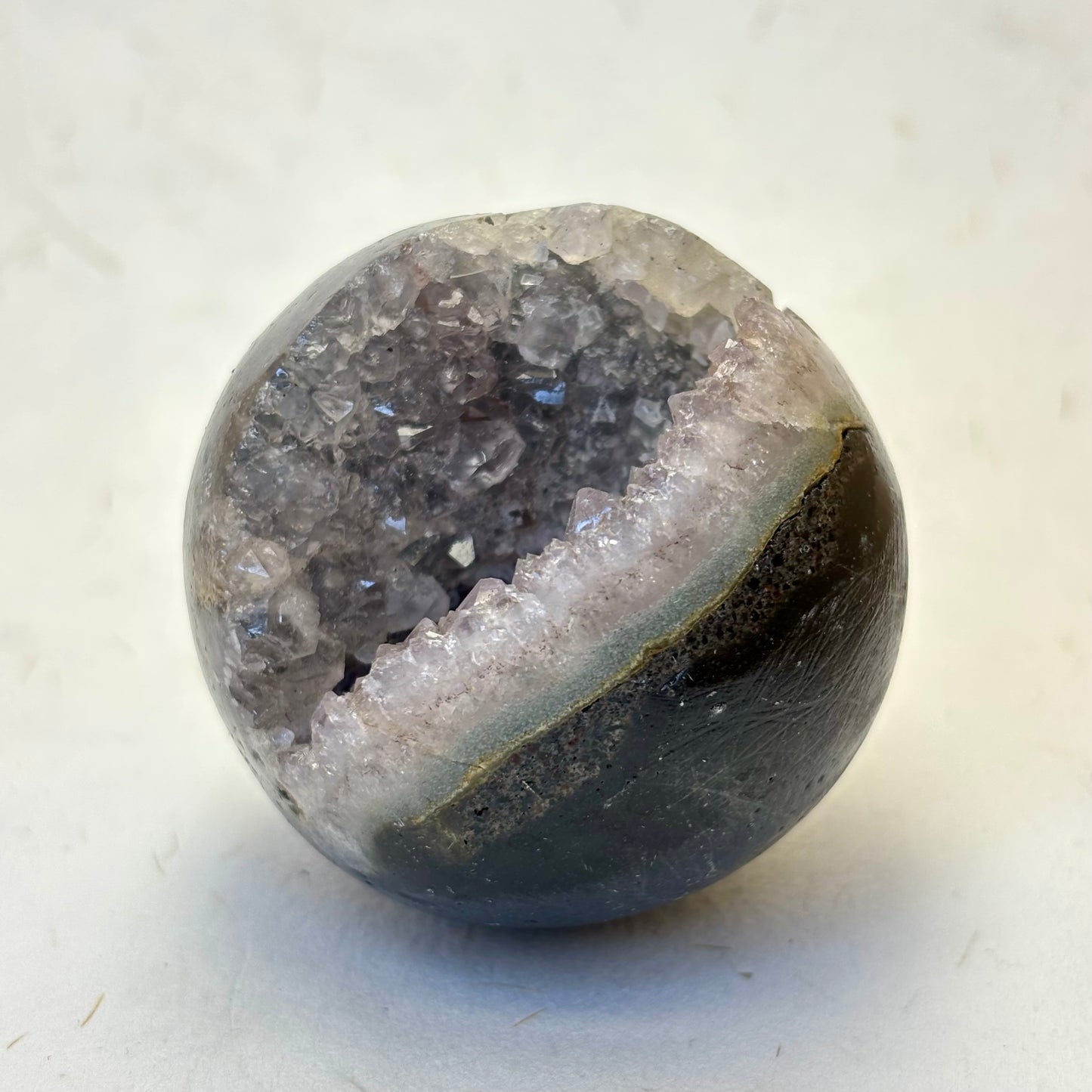 Ametyst kugle m. Grotte - 5 cm | nr. 13 Ametyst kugle m. Grotte - 5 cm | nr. 13