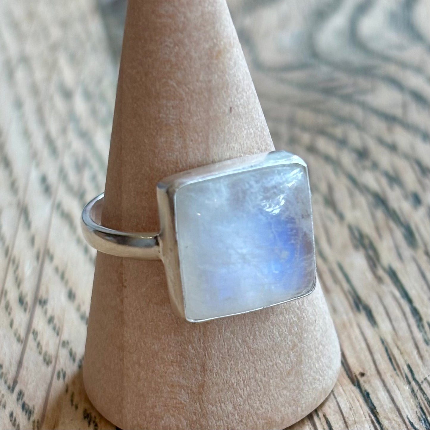 Moonstone fingerring - Sølv og månesten | unika nr. 1 Moonstone fingerring - Sølv og månesten | unika nr. 1