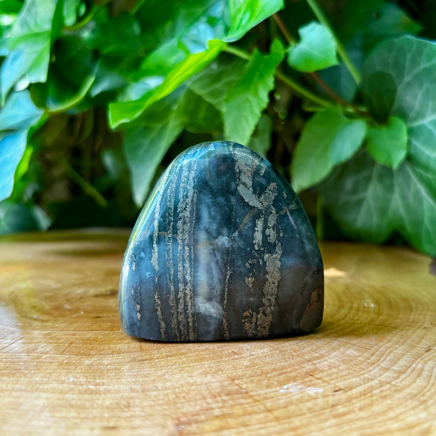 Pyrit i basalt skulptur 5,5 cm Pyrit i basalt skulptur 5,5 cm