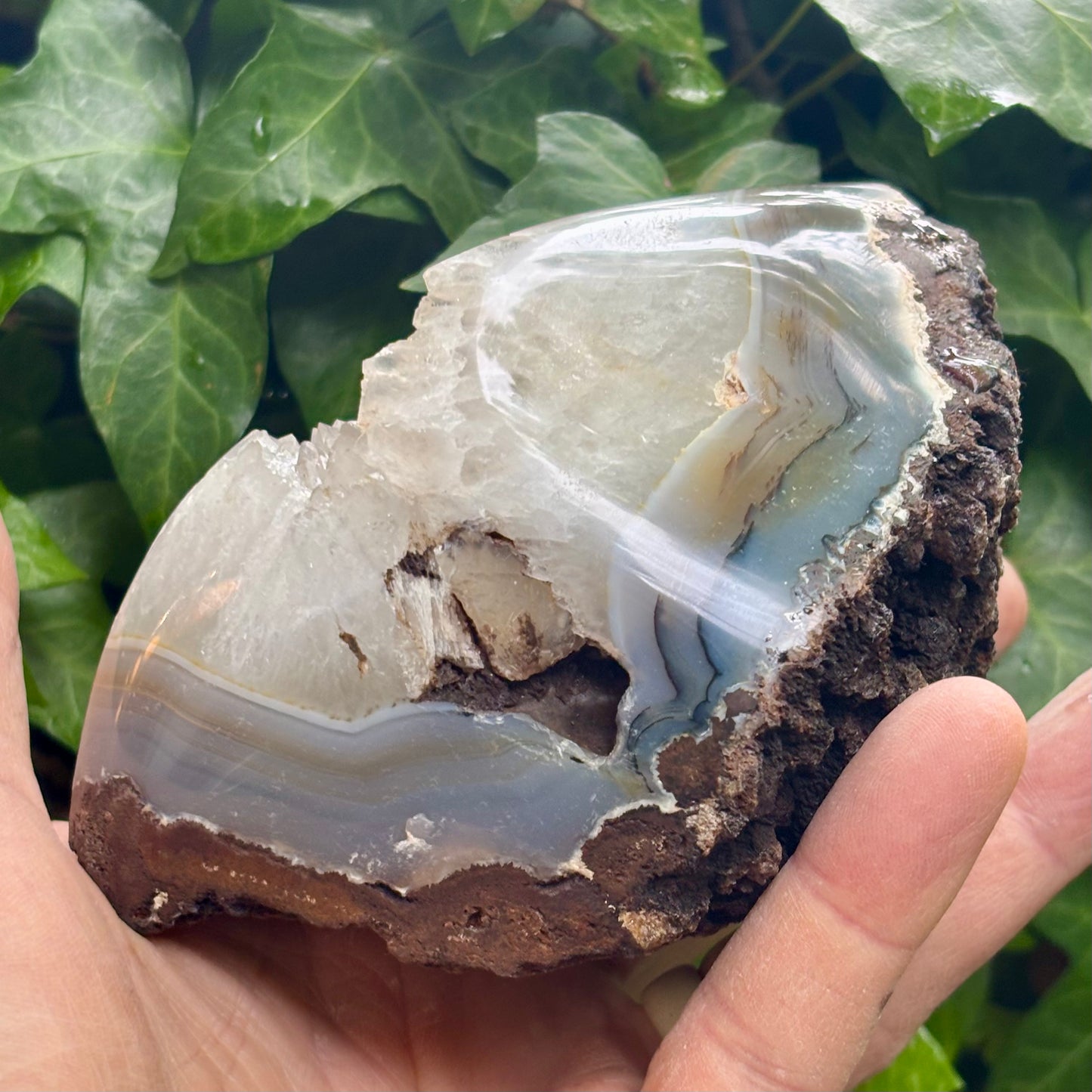 Agat og bjergkrystal geode, poleret 12 cm Agat og bjergkrystal geode, poleret 12 cm