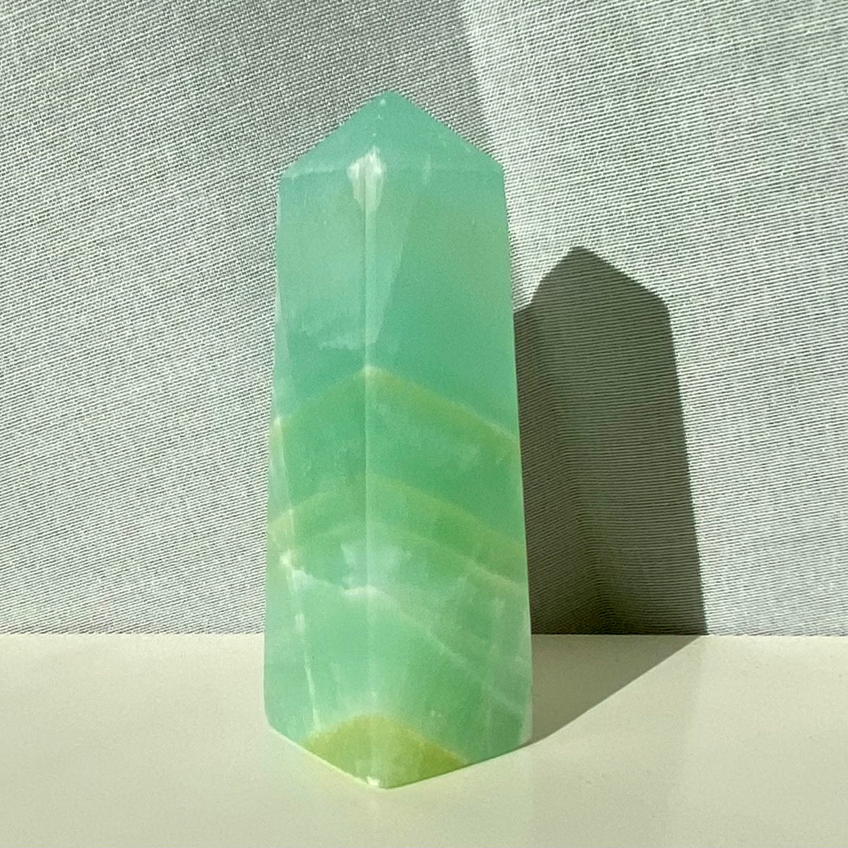 Caribisk Calcit obelisk - 8,5 cm Caribisk Calcit obelisk - 8,5 cm