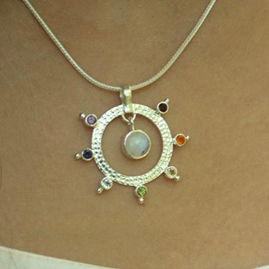 Chakra harmoni vedhæng | 925 Sterling Sølv, 7 krystaller og månesten