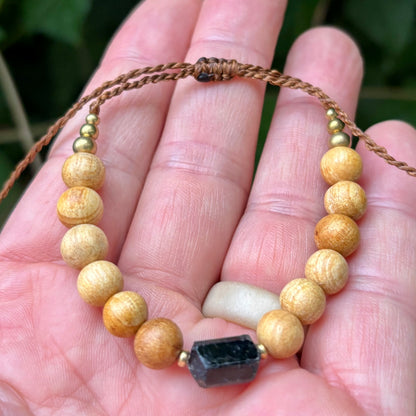 Sort Turmalin, Palo Santo og messing armbånd | unisex