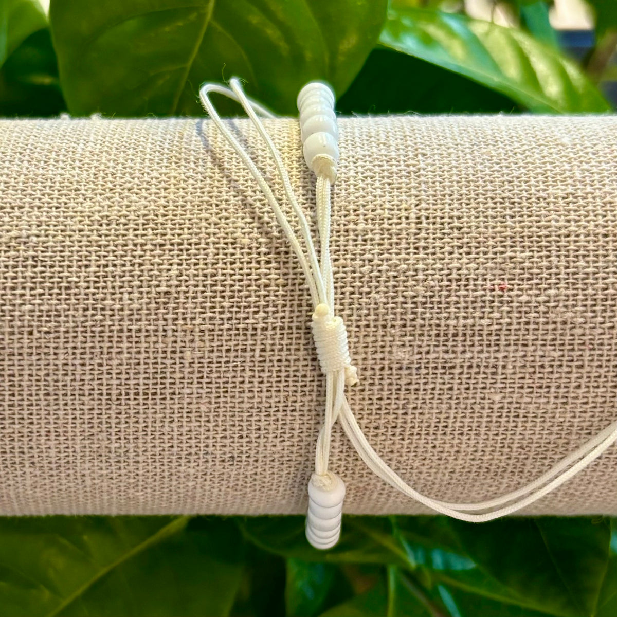 Armbånd med hvid skildpadde Armbånd med hvid skildpadde