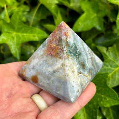 Ocean Jaspis pyramide 6,5 x 5,5 cm