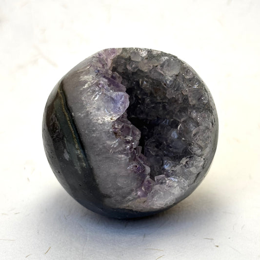 Billede af Ametyst kugle m. Grotte - 5 cm | nr. 11