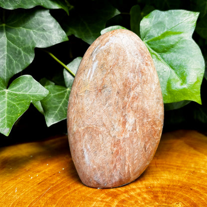 Fersken Månesten skulptur 12 cm
