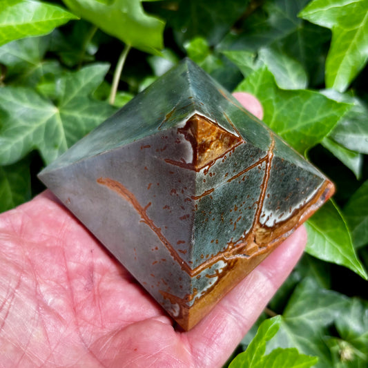 Billede af Polychrome Jaspis pyramide 7,5 x 5,5 cm