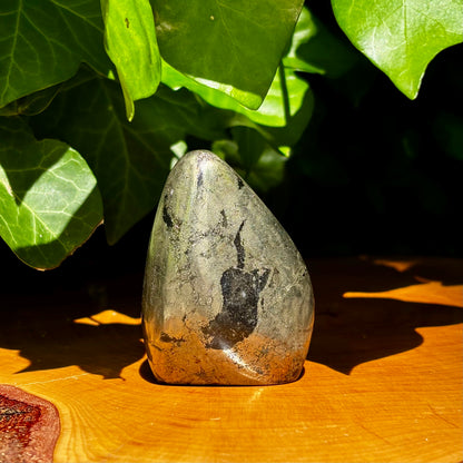 Pyrit i basalt skulptur 6,5 cm | sublim