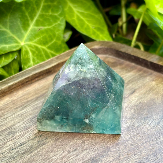 Billede af Pyramide, kinesisk regnbue fluorit - 4 cm blåtoner | nr. 5