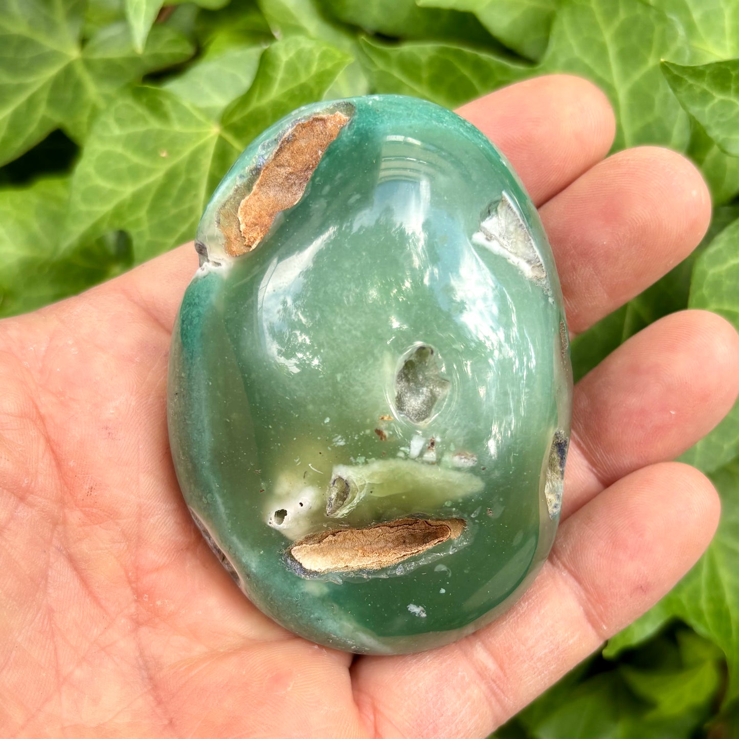 Krom Chalcedon palmstone | 8 cm nr 5 Krom Chalcedon palmstone | 8 cm nr 5
