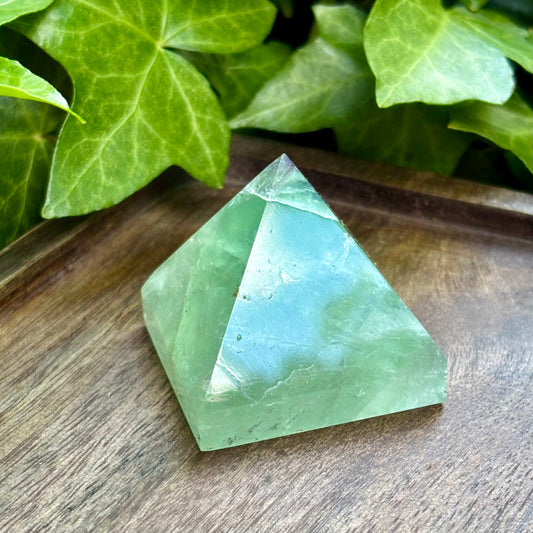 Billede af Pyramide, kinesisk regnbue fluorit - 4 cm | nr. 1