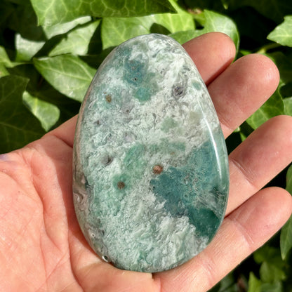 Krom Chalcedon palmstone | 9 cm nr 2