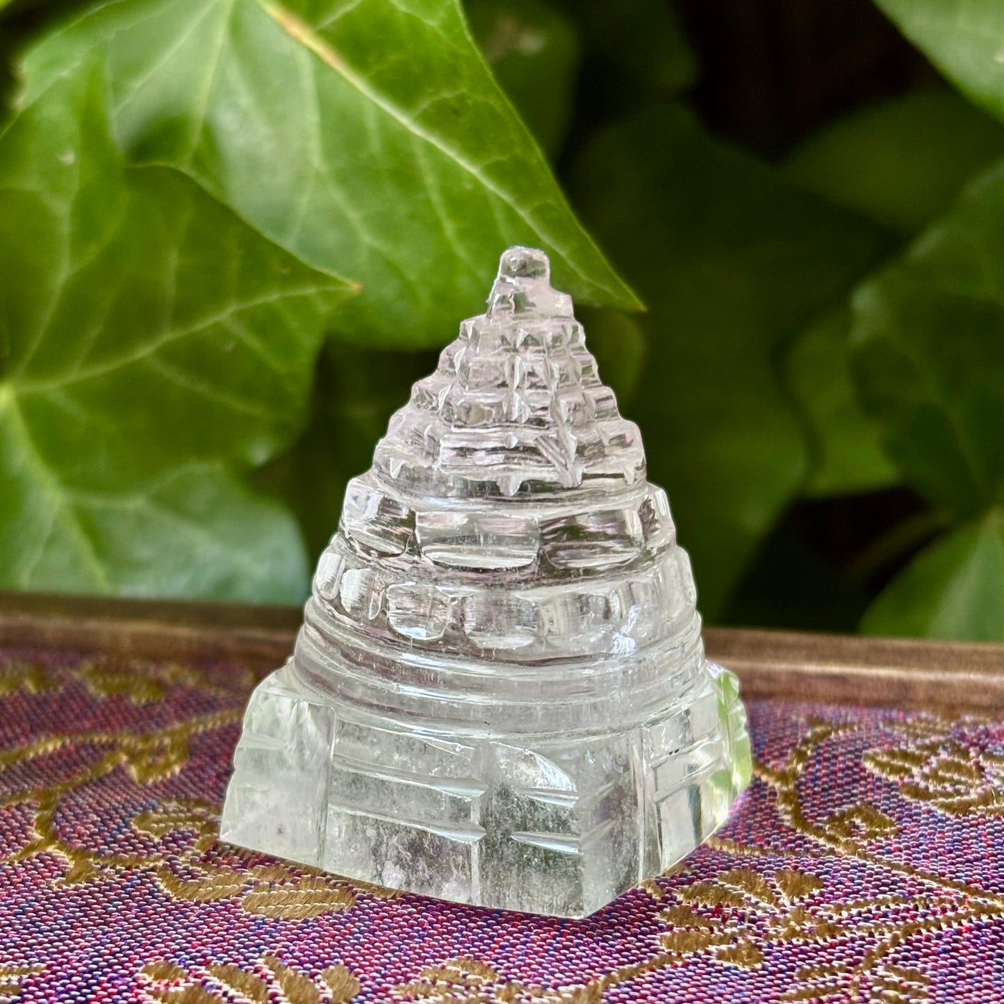 Shree Yantra | håndskåret Himalaya Bjergkrystal | mount meru | 4 cm Shree Yantra | håndskåret Himalaya Bjergkrystal | mount meru | 4 cm