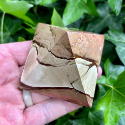 Polychrome Jaspis pyramide 7 x 5,5 cm
