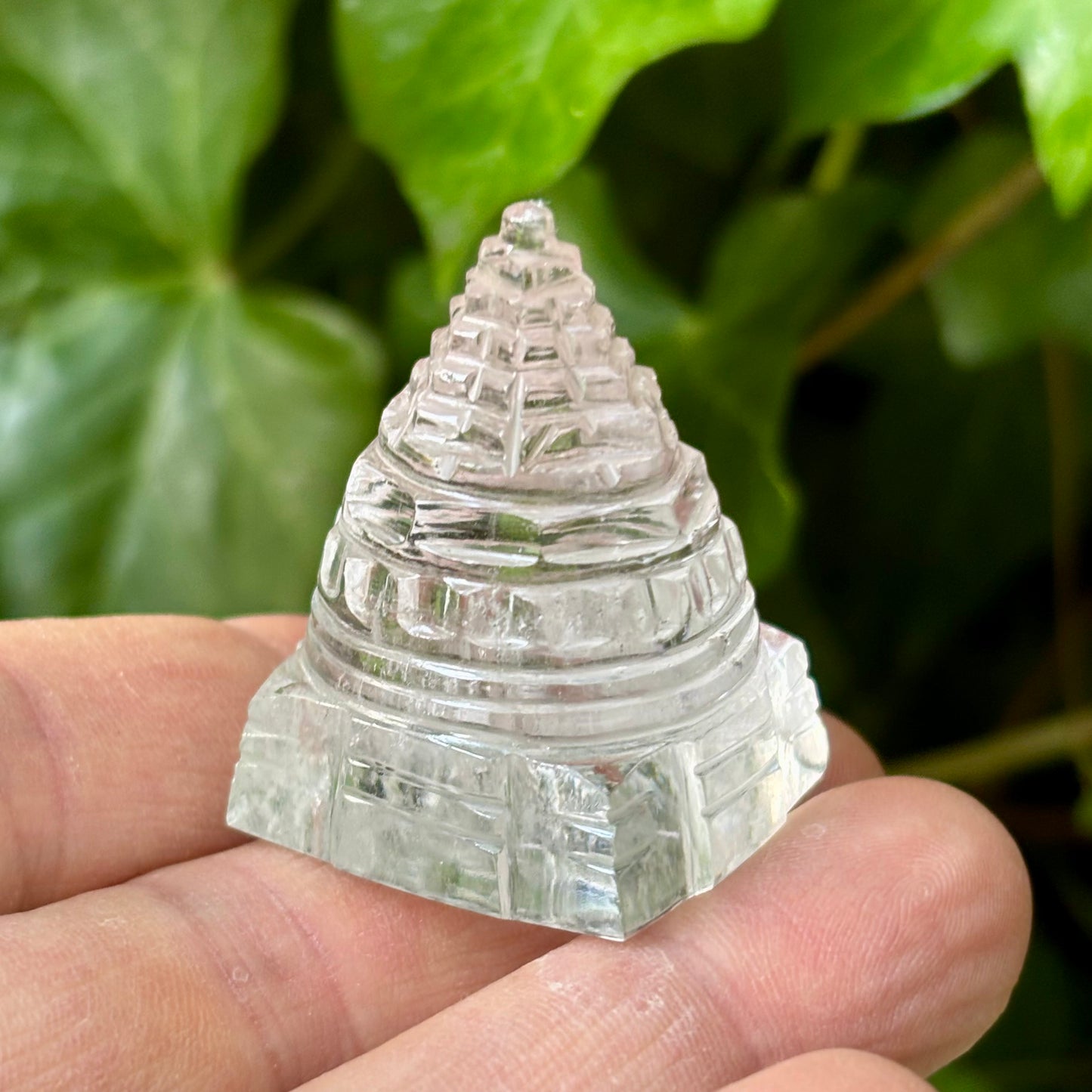 Shree Yantra | håndskåret Himalaya Bjergkrystal | mount meru | 4 cm Shree Yantra | håndskåret Himalaya Bjergkrystal | mount meru | 4 cm