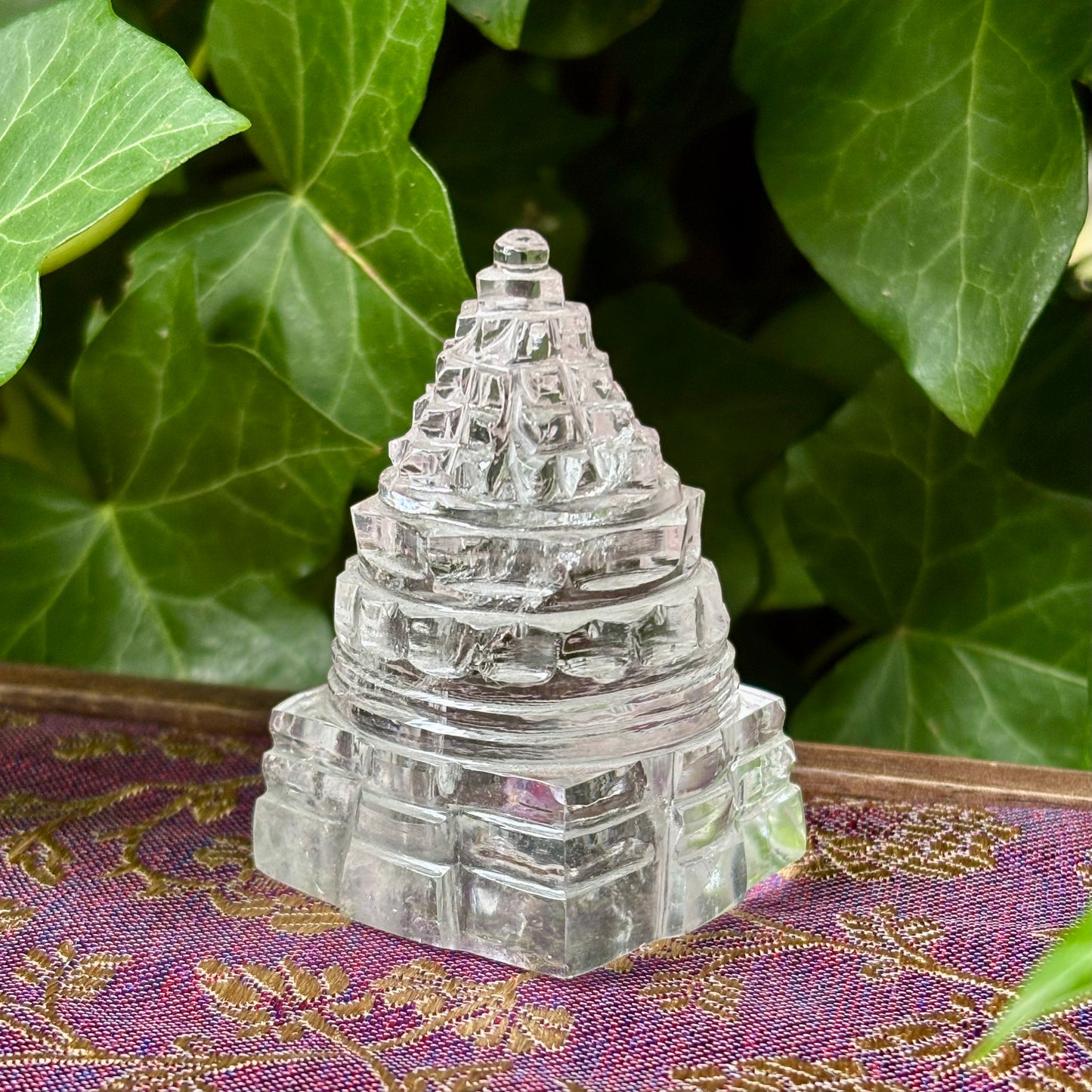 Shree Yantra | håndskåret Himalaya Bjergkrystal | mount meru | 6 cm Shree Yantra | håndskåret Himalaya Bjergkrystal | mount meru | 6 cm