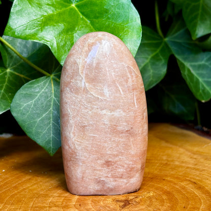 Fersken Månesten skulptur 9 cm