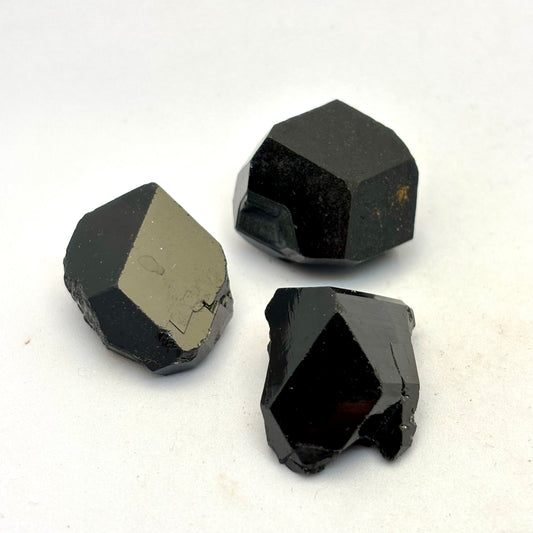 Billede af 3 x Sort Turmalin rå termineret 3 cm | nr. 1