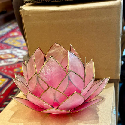 Pink Lotus lysestage i Capiz skaller 15 cm