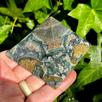 Ocean Jaspis pyramide 7 x 5 cm