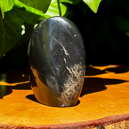 Billede af Pyrit i basalt skulptur 7,5 cm
