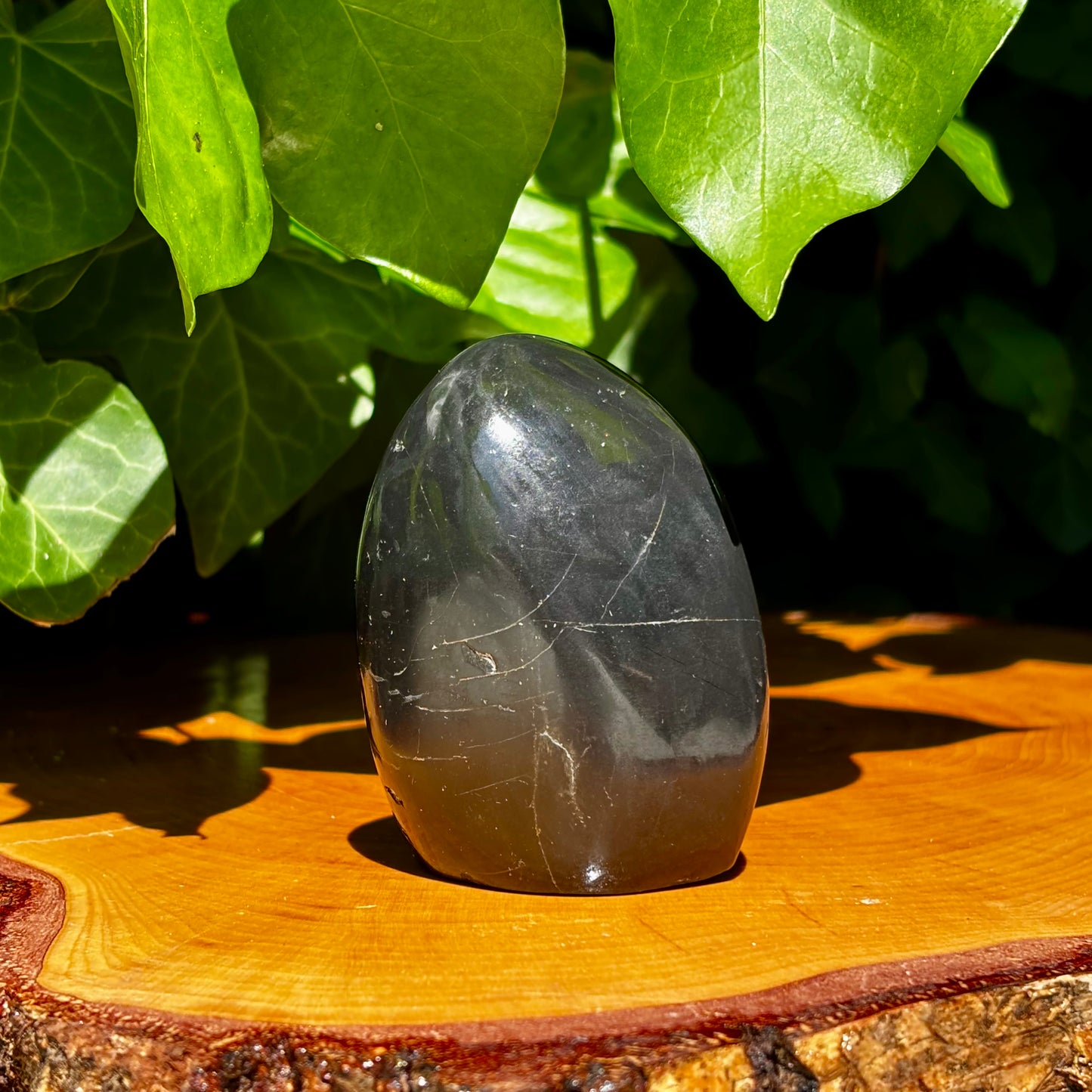 Pyrit i basalt skulptur 7,5 cm Pyrit i basalt skulptur 7,5 cm