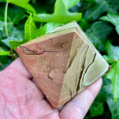 Polychrome Jaspis pyramide 7 x 5,5 cm