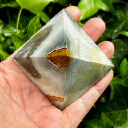 Polychrome Jaspis pyramide 7 x 5 cm