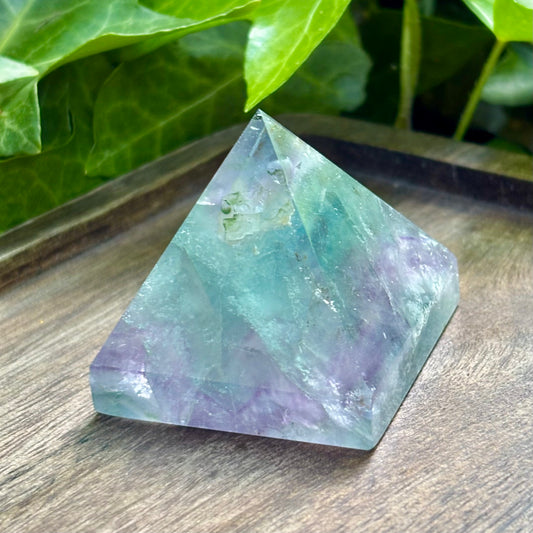 Billede af Pyramide, kinesisk regnbue fluorit - 4 cm | nr. 9