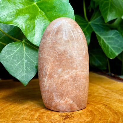 Fersken Månesten skulptur 9 cm
