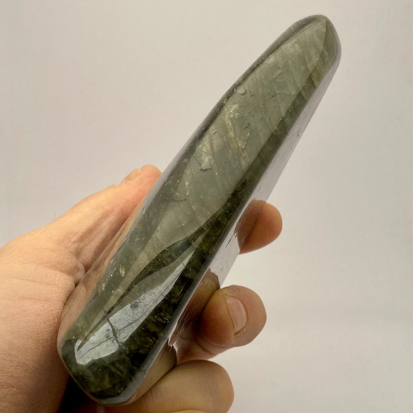 Labradorit / guld- grøn- turkis og blåtoner - 13 cm Labradorit / guld- grøn- turkis og blåtoner - 13 cm