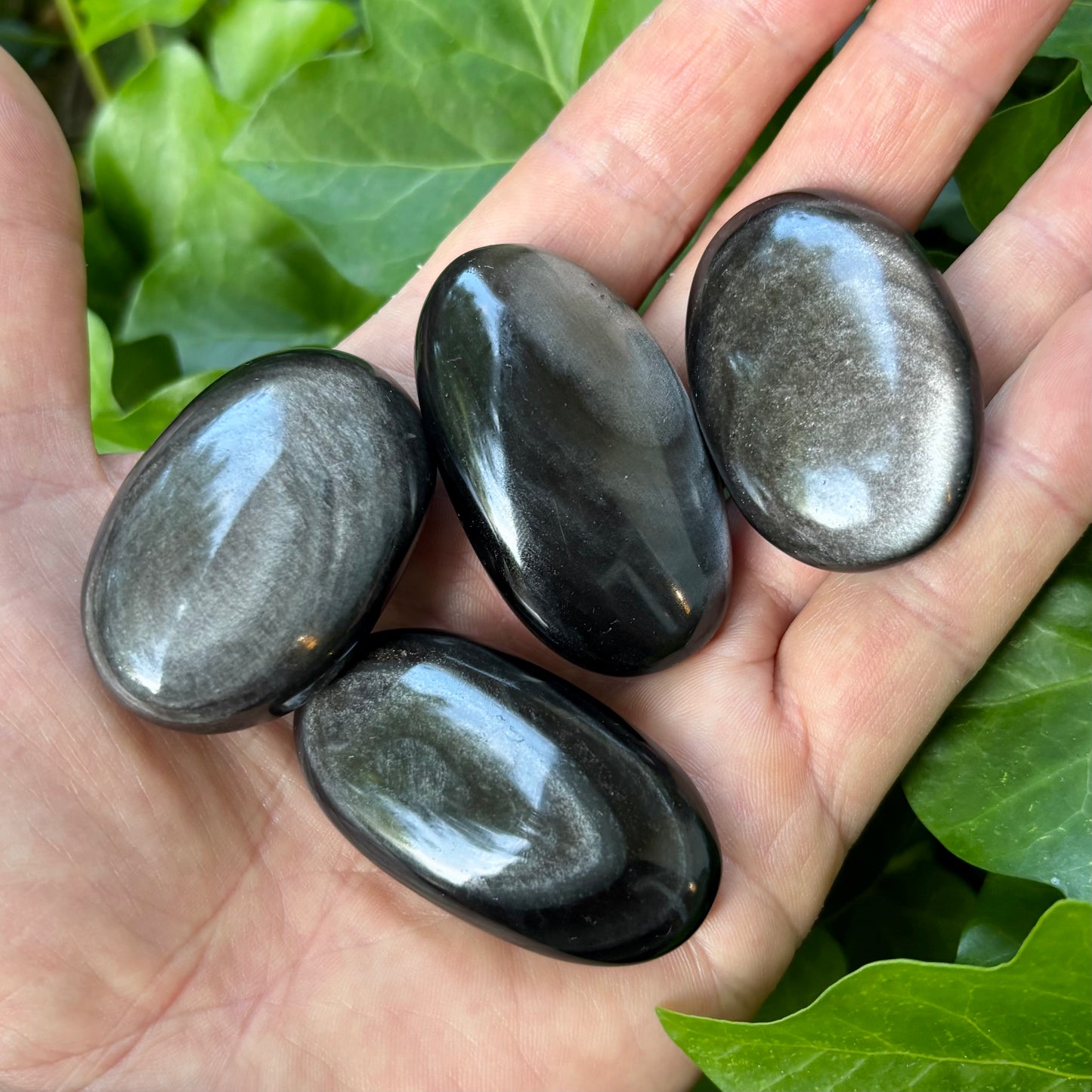 Silver obsidian palmstone - 5 cm Silver obsidian palmstone - 5 cm