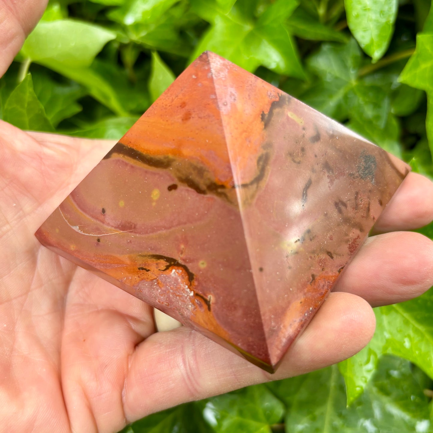 Polychrome Jaspis pyramide 7,5 x 5 cm Polychrome Jaspis pyramide 7,5 x 5 cm