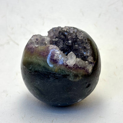 Ametyst  kugle m. Grotte - 5 cm | nr. 14