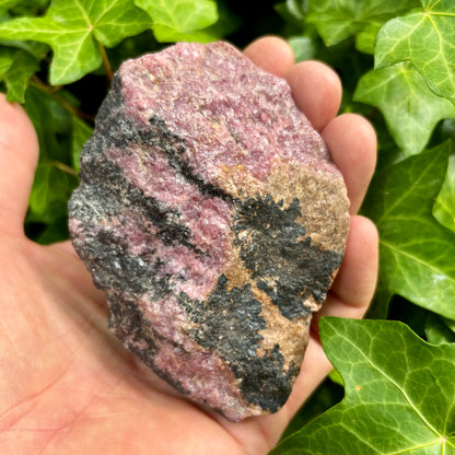 Rhodonit pink, en side poleret 11 cm