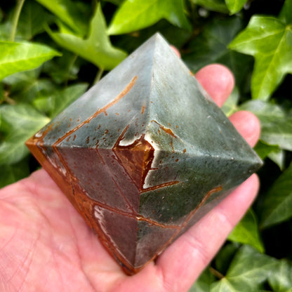 Polychrome Jaspis pyramide 7,5 x 5,5 cm