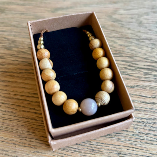 Billede af Moonstone, Palo Santo og messing armbånd | unisex
