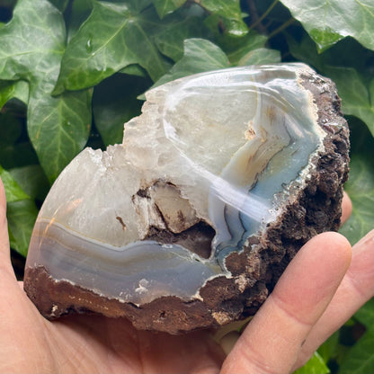 Agat og bjergkrystal geode, poleret 12 cm