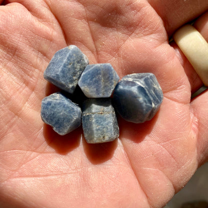 Safir naturlig ca 1 cm - lommesten