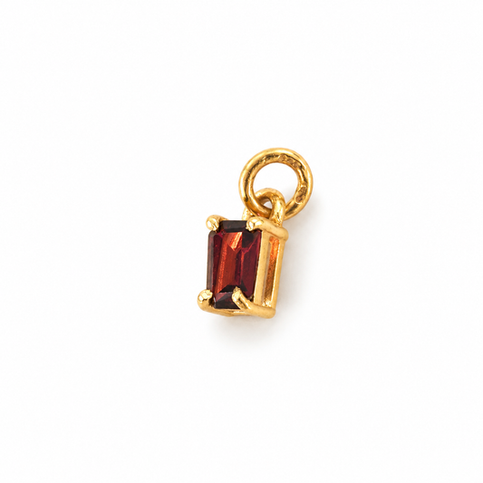 Billede af Garnet charm – 18k forgyldt sølv vedhæng