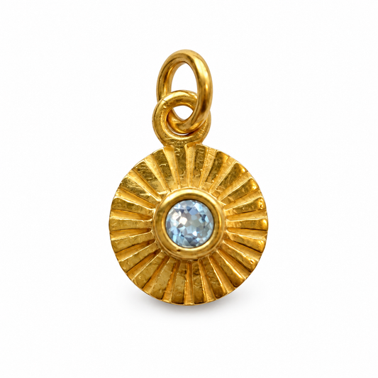 Billede af Blå Topaz sunburst charm – 18k forgyldt sølv vedhæng