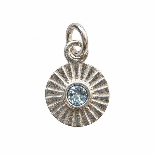 Billede af Blå Topaz sunburst charm – 925 Sølv vedhæng