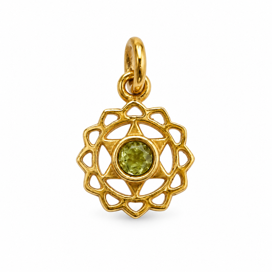 Billede af Peridot heart chakra charm – 18k forgyldt sølv vedhæng