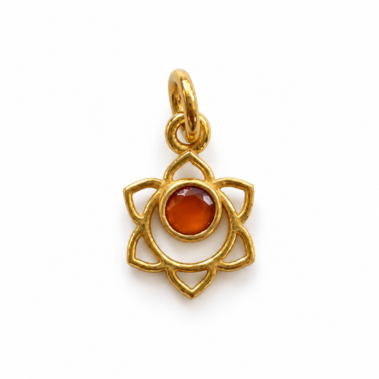 Billede af Karneol sakral chakra charm – 18k forgyldt sølv vedhæng