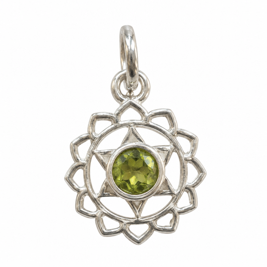 Billede af Peridot heart chakra charm – 925 sølv vedhæng
