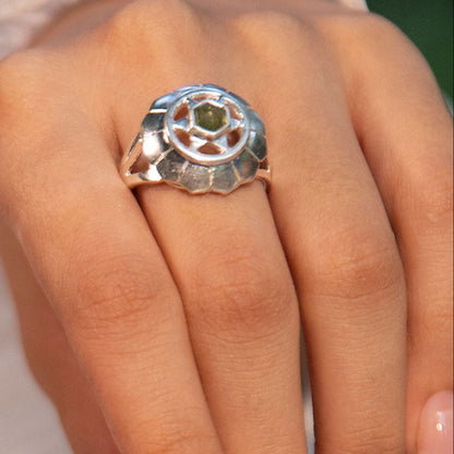 Hjerte Chakra fingerring | 925 Sterling Sølv og Peridot