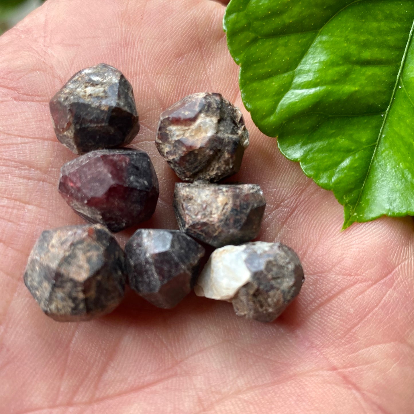 Granat / garnet - naturlig 2 cm Granat / garnet - naturlig 2 cm